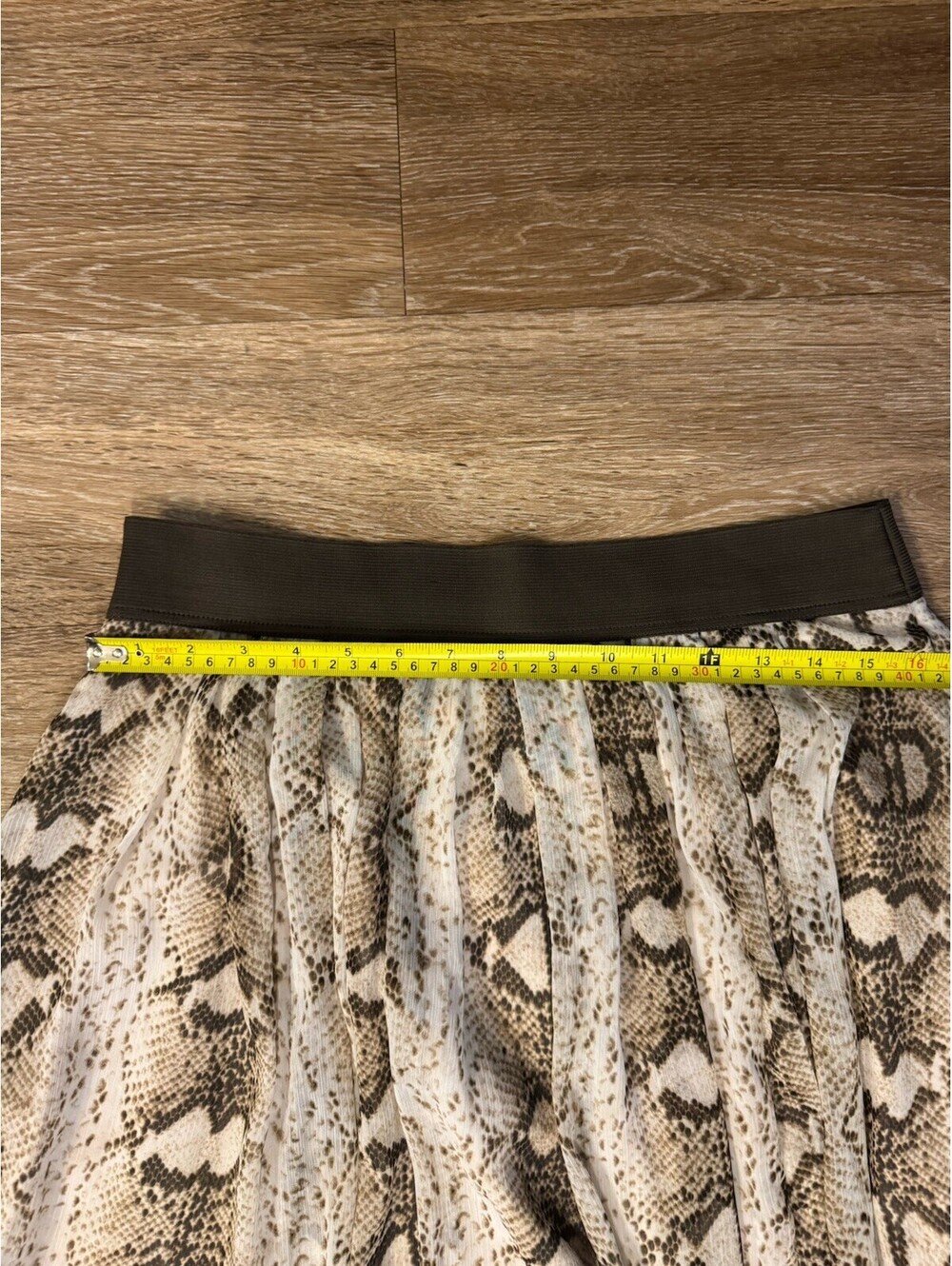 White House Black Market Pleated Snake Print Long Skirt 10 Pull-On Elastic - Picture 3 of 5
